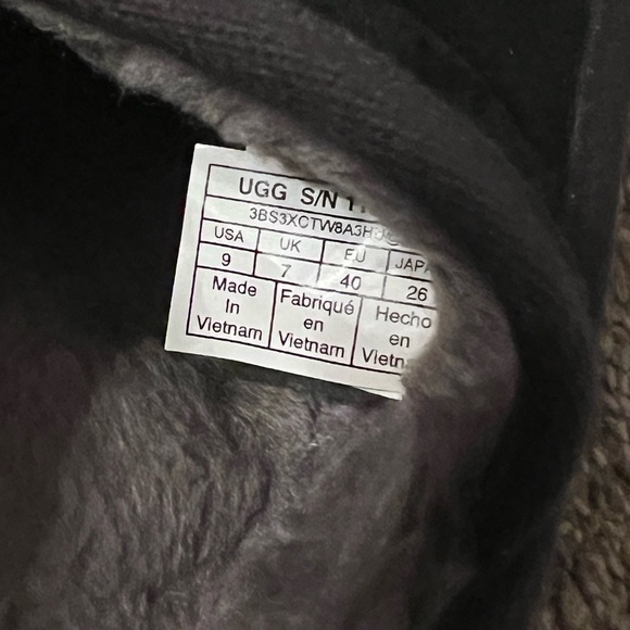 UGG Slippers-Size 9 - Picture 6 of 10